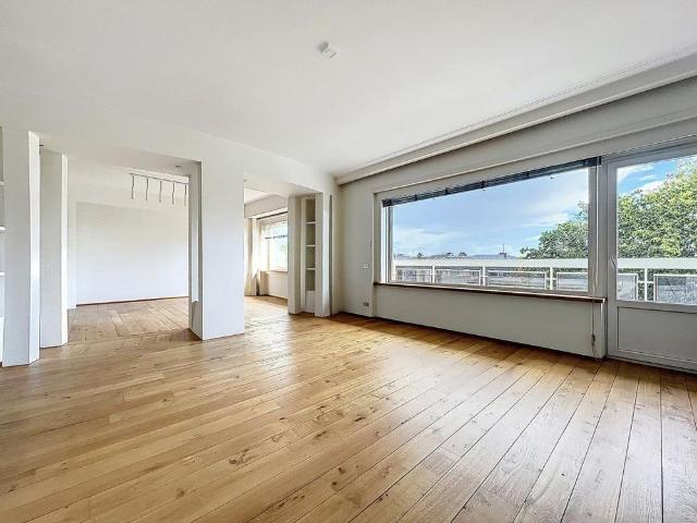 Messidor: Beautiful renovated 2 bd apartment + terrace + box
