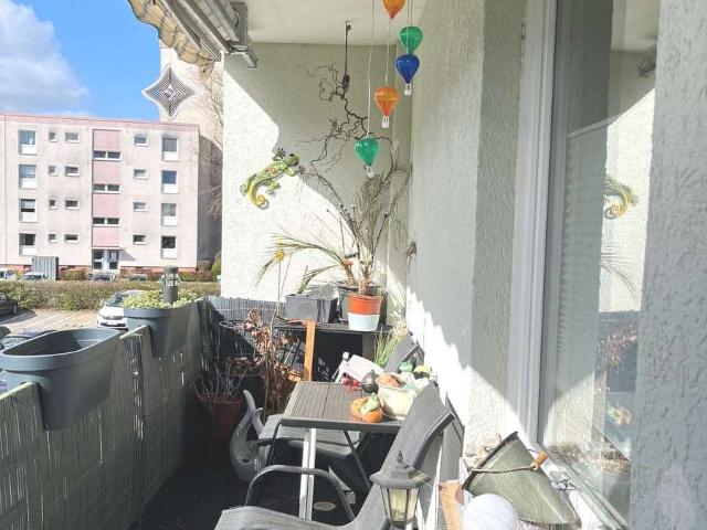 Mettenhof: Wohnung in gepflegtem Zustand mit 4 Zimmern und Loggia
