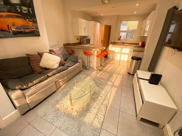 Mettham Street 4 Bed Ex Bills. 4 bed house to rent £1,825 pcm £421 pw