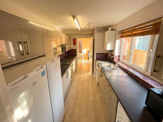 Mettham Street 4 Bed Ex Bills. 4 bed house to rent £1,964 pcm £453 pw