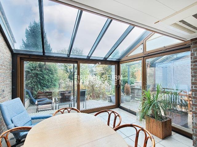 Mettmann Obschwarzbach: Einfamilienreihenhaus mit Wintergarten, Kamin, Garten und Garage!
