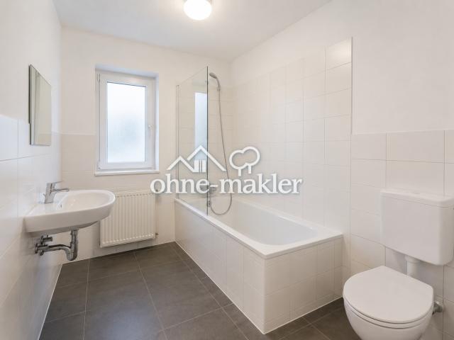 Mettmann: Renovated 3 room apartment, approx. 6.1% ROI, Commission FREE [INVESTMENT]