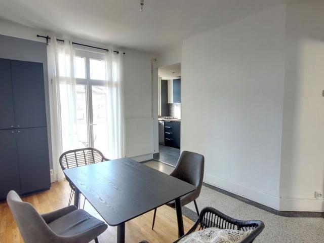 METZ GARE F3 MEUBLE AVEC BALCON