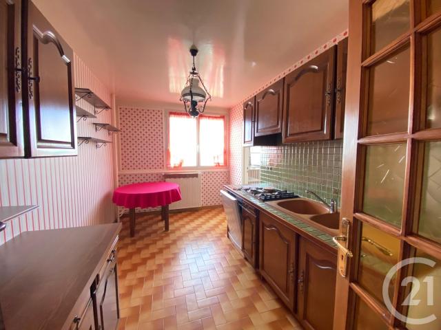 METARE: Appartement de type 4 de 80m² au 8ième étages d'une.