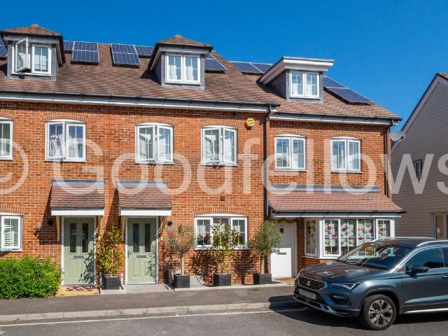 Metcalfe Avenue, Carshalton SM5, 4 bed terraced house to rent, £3,000 pcm | PrimeLocation