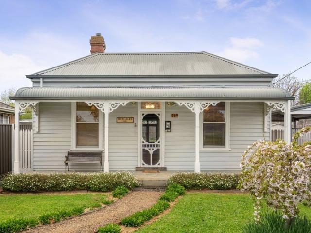 Metcalfe circa 1861 Period charm in the heart of Kyneton