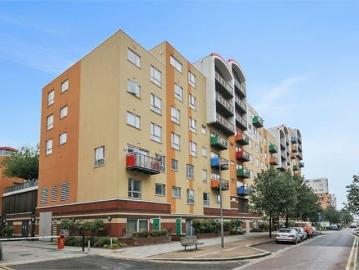 Metcalfe Court, John Harrison Way, Greenwich SE10, 2 bed flat to rent, £2,200 pcm | PrimeLocation