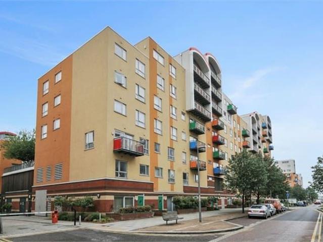 Metcalfe Court, John Harrison Way, Greenwich SE10, 2 bed flat to rent, £2,200 pcm | PrimeLocation
