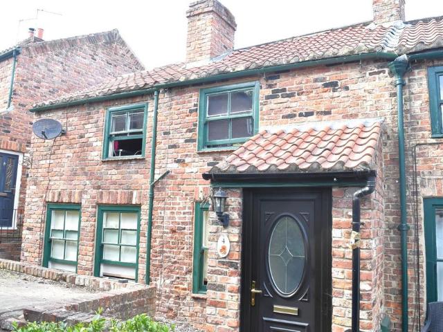 Metcalfes Court, Ripon, HG4 1EP 3 bed end of terrace house to rent £950 pcm £219 pw