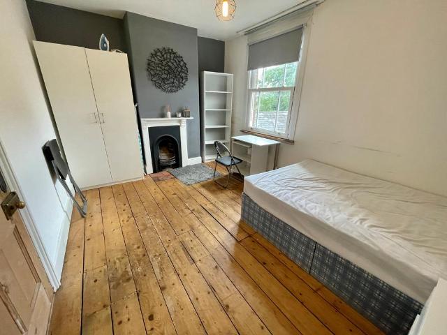 Metchley Lane, Metchley, B17 0JL, United Kingdom | Room for rent #125281440 | Rentberry