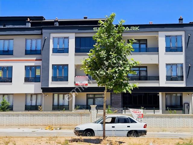 Mete Konakları Yakını Cadde Cepheli Kapalıotoparklı Arakat 3+1