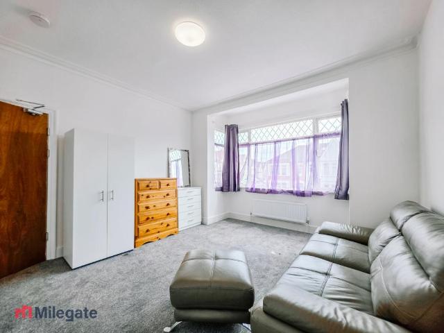 Meteor Road, Westcliff On Sea SS0 1 bed in a house share to rent £495 pcm £114 pw