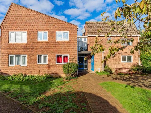 Methuen Avenue, Gaywood 2 bed ground floor flat to rent £900 pcm £208 pw