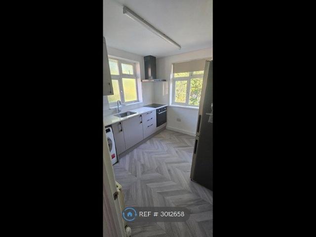 Methuen Close, Edgware HA8, 2 bed maisonette to rent, £1,750 pcm | PrimeLocation