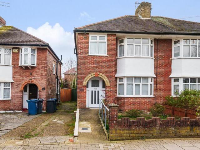 Methuen Road, Edgware HA8 4 bed semi detached house to rent £2,600 pcm £600 pw