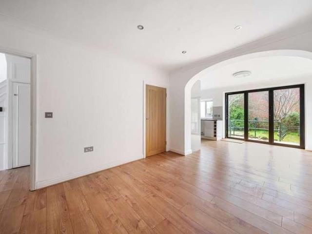 Methuen Road, Edgware, HA8
