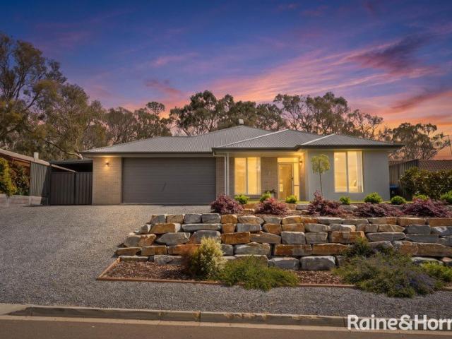 Meticulous 'Show Home' Presentation Prestigious Hills Locale