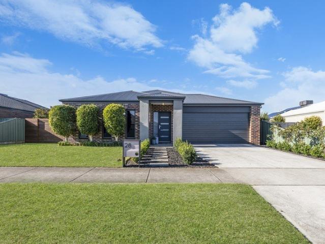 Meticulously Maintained, Family Living With Side Access