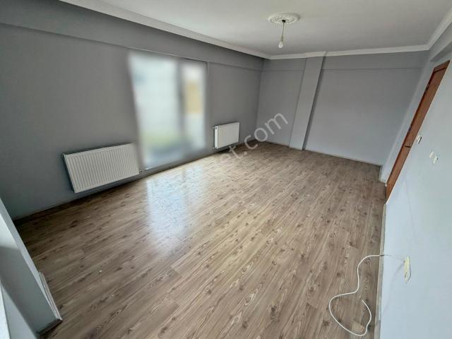 Metin Yapıdan İskanlı Asansörlü Kombili Arakat Satılık 2+1 Daire