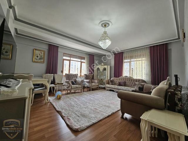 Metin Gönülalan'dan Satılık Geniş 3+1 Cadde Üzeri Daire