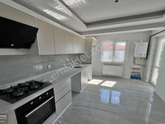 Metin Özdemir'den Öncephede E.banyolu 3+1 Kiralık Daire