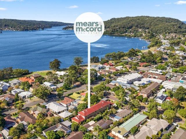 METRES TO THE WATERFRONT RESERVE !