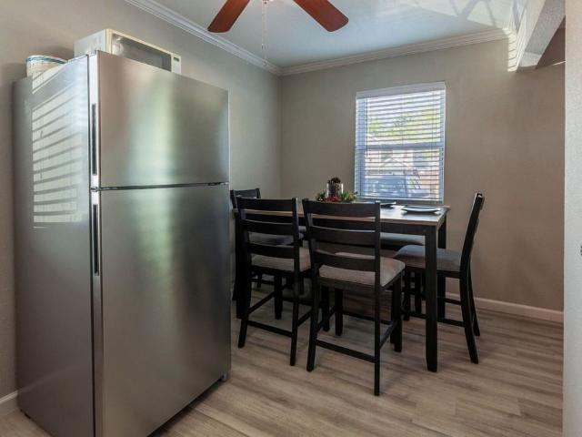 Metro @ 404 Apartments 2 Bedroom Apartment for Rent at 404 Andrews Ave, Cockrell Hill, TX 75211 Winnetka Heights