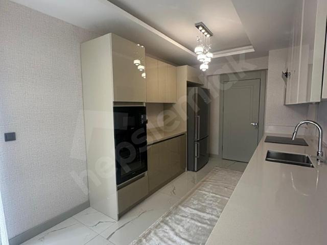 METRO VE HASTANEYE ADIM MESAFESİNDE GÜVENLİKL SİTEDE, LÜKS DAİRE