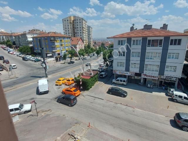 Metro Yanı Cadde Üzeri 3+1 Kiralık Daire