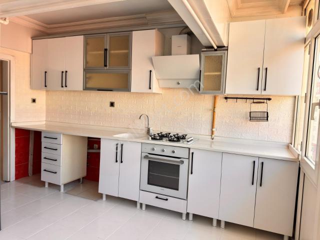 Metro Yanı Cadde Üzeri Kök Tapulu Yapılı 3+1 Fırsatı Daire