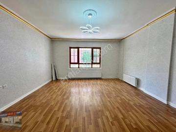Metro Yakını Cadde Üzeri 2+1 Balkon'lu Yüksek Giriş Lux Yapılı!