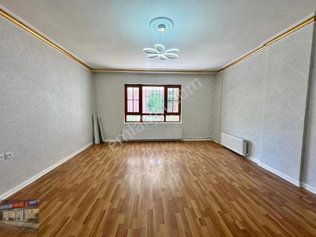 Metro Yakını Cadde Üzeri 2+1 Balkon'lu Yüksek Giriş Lux Yapılı!