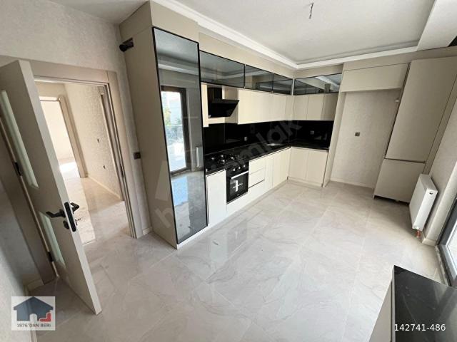 METRO YAKINI CADDE PARALELİ SIFIR BİNA LÜX BOŞ GENİŞ 4+1 DAİRE