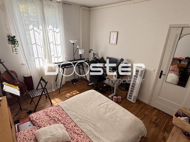 Métro Claude Nougaro appartement dans maison divisé avec jardin, cellier et garage boxé
