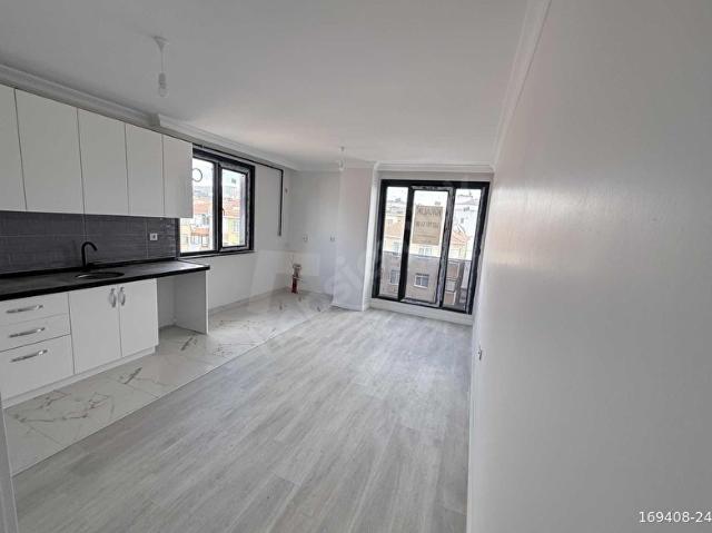 METRO DİBİ ATATÜRK CADDESİ ÜZERİ SIFIR BİNADA 1+1 KİRALIK