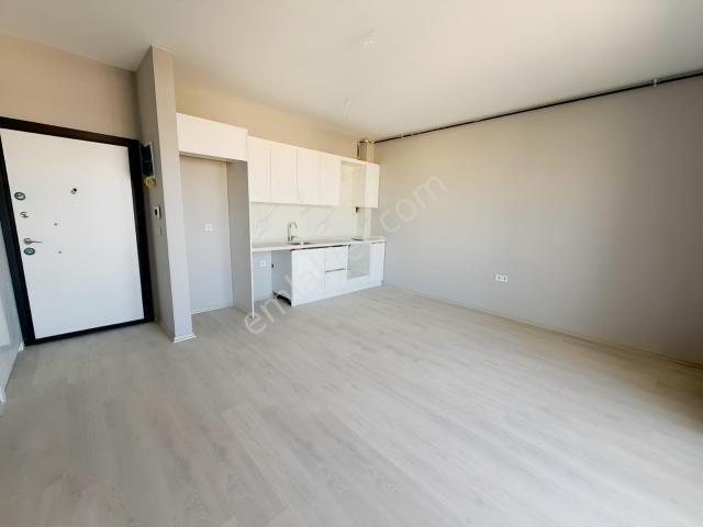 Metro Dibinde Sıfır Binada Otoparklı Manzaralı 2+1 Kiralık Daire