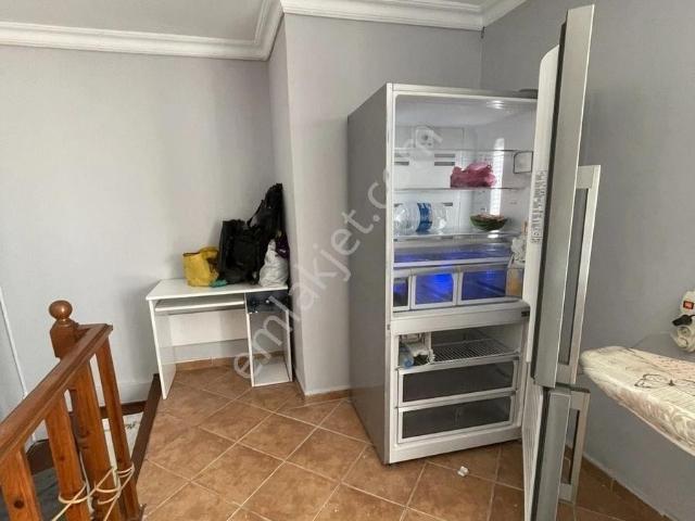 Metro Durağı Yani Başında Bayanlara Özel Kiralık Eşyalı Paylaşımlı Lüks Daire
