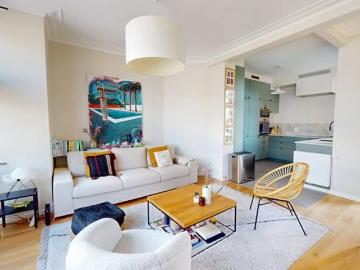 METRO HANKAR: SUPERBE APPARTEMENT MEUBLE 1 CHAMBRE +/ 90M2