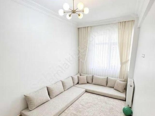 Metro Karşısı 2. Kat 3+1 Hisseli Net 115 M2 Geniş Ön Cephe