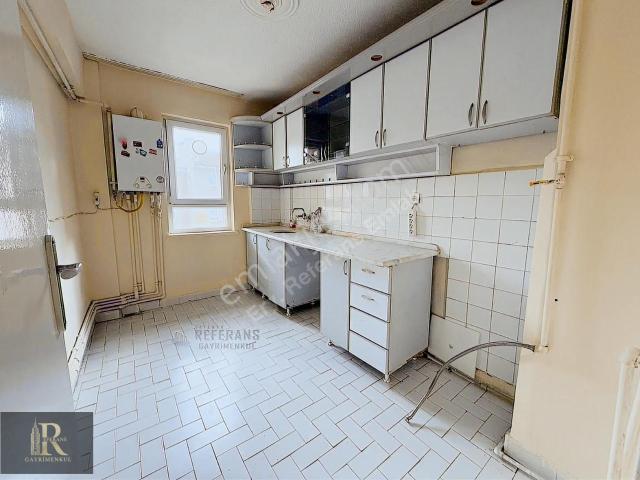 Metro Okul Pazar Yakını 3+1 Katta Site İçerisinde Kiralık Daire