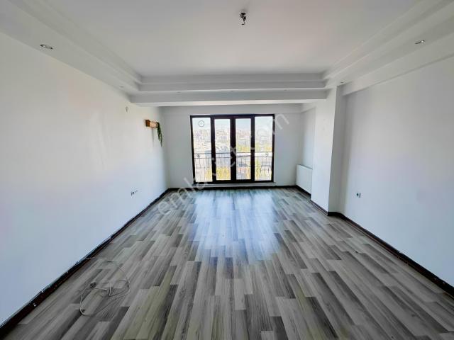 Metro Önü Manzaralı Otoparklı Kiralık Daire 2 +1