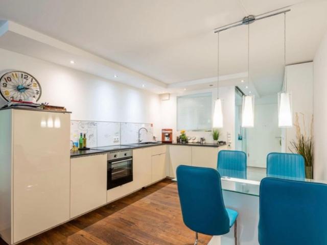 Metro Station in front of the door: chic Apartment near Theresienwiese