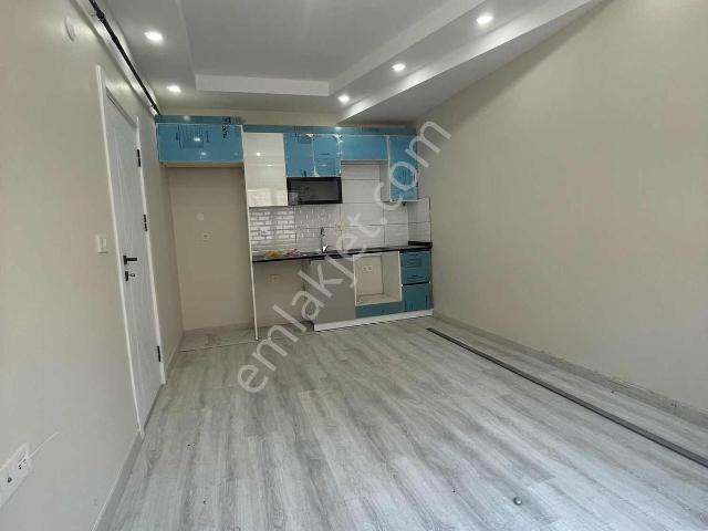 Metrobüs Ve Merkeze 2 Dk! 25 M² Bahçeli 2+1 Kiralık