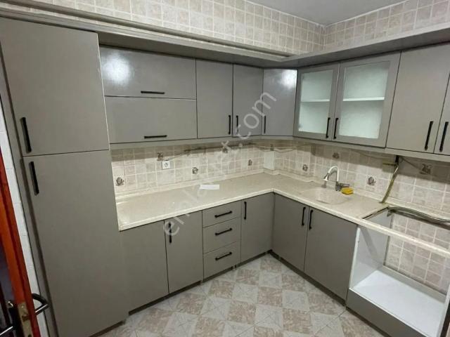 Metrobüs Durağına Yakın Kiralık 2+1 Geniş Ve Bakımlı Daire