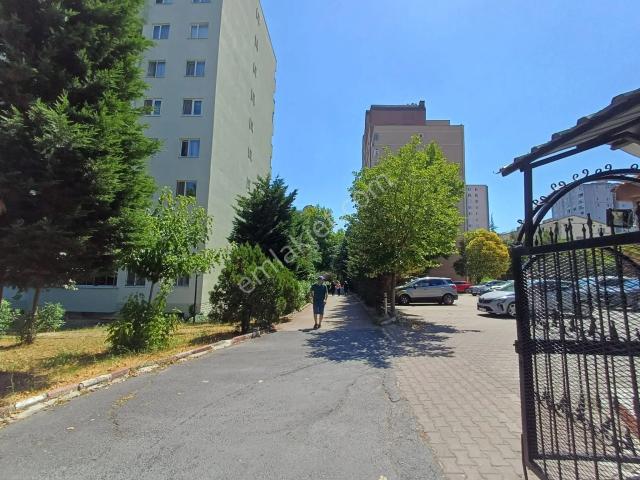 Metrobüs Marmara Park Avm Ve E 5 Yanında Eşyalı 3+1 Kiralık