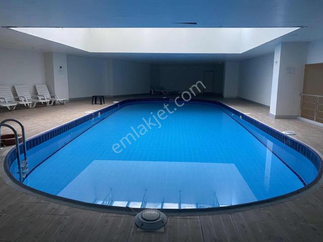 Metrobüse 10 Dk Full Rezidans Sitede Kiralık Eşyalı 1+1 Daire