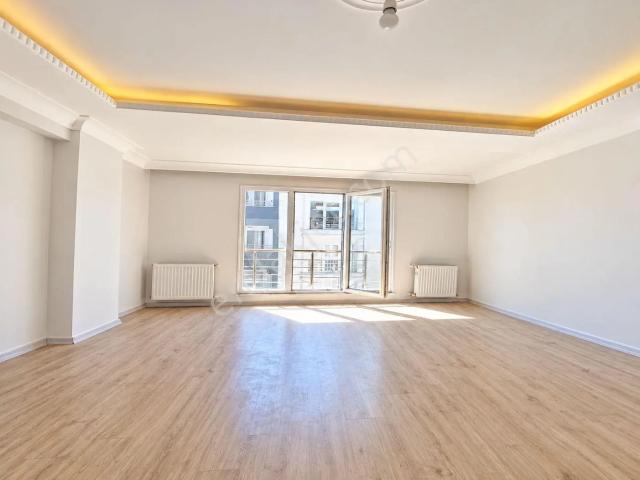 Metrobüse 15 Dakika Mesafede 2+1 Kiralık Daire