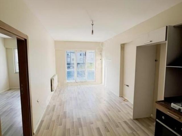 Metrobüse 15 Dk Yürüme Mesafesinde, Güvenlikli Sitede 1+1 Daire