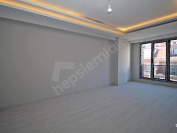 METROBÜSE 1 DK KAPALI MUTFAK BALKONLU 1+1 ARA KAT KİRALIK DAİRE