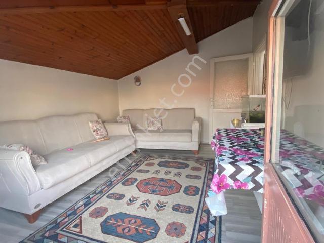 Metrobüse 2 Dakika 2+1 Eşyalı Yeni Bina 75m2 Kiralık Teras Kat